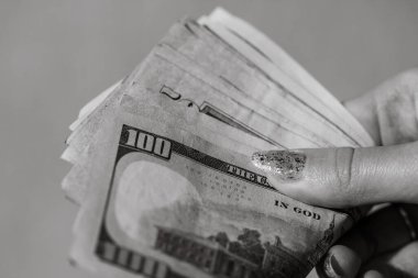 Amerikan dolarları. Amerikan ekonomisi enflasyon ve devalüasyon