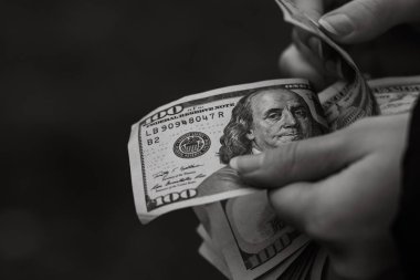 Amerikan dolarları. Amerikan ekonomisi enflasyon ve devalüasyon