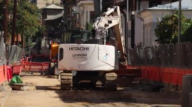 Yeni inşaat alanında büyük bir kazıcı buldozer