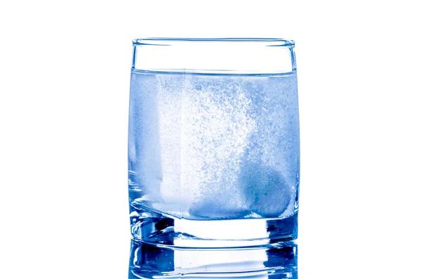 Dua tablet dalam gelas air — Stok Foto
