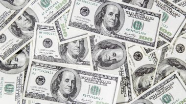 Paralı arka plan. Yüz dolarlık banknotlar. Nakit. Seçici bir odaklanma ile yakın çekim. Yukarıdan görüntüle.