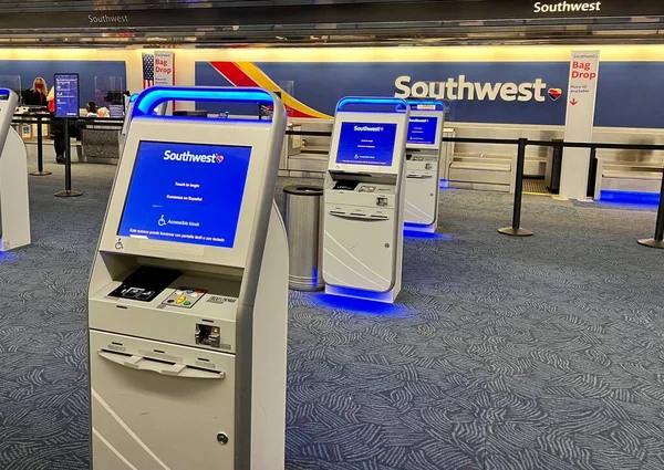 Check Kiosken Van Southwest Airlines Milwaukee General Mitchell International Airport — Stockfoto