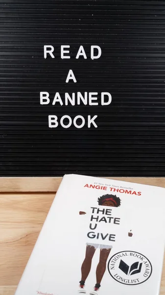 Yasak bir kitabı, Angie Thomas 'ın 