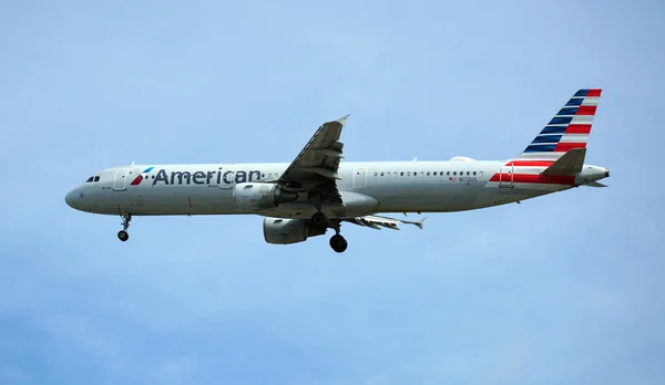 American Airlines Airbus A321 Förbereder Landning Chicagos Internationella Flygplats Hare — Stockfoto