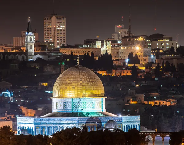 夜にエルサレムの岩のドーム — ストック写真