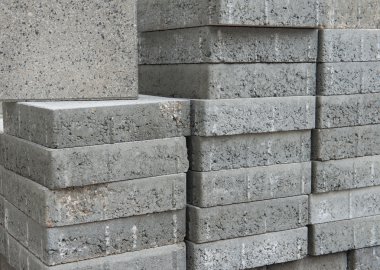 düz gri kare kaldırım tuğla yığını