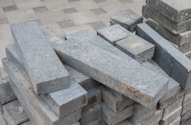 uzun gri kaldırım tuğla
