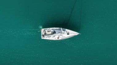 Atlantik Okyanusu 'nda seyahat eden lüks yat, Cascais, Portekiz, Avrupa