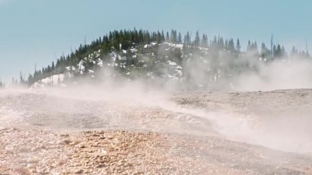 Světově proslulý Yellowstone Národní park 4K přírodní krajina pohled na zimní den 4K — Stock video