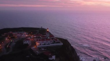 Eşsiz kaya oluşumları ve büyüleyici deniz feneri kompleksi