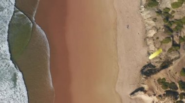 Altın plajların ve güzel mavi suların manzarası