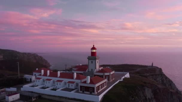 Images de drones d'une balise au-dessus de l'océan Atlantique — Video