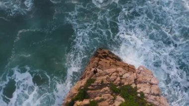 Atlantik Okyanusu ve kayalık çevresiyle olağandışı doğal güzellik