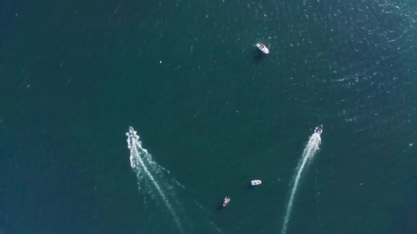 Drone filmato di potente e calmo blu Oceano Atlantico — Video Stock
