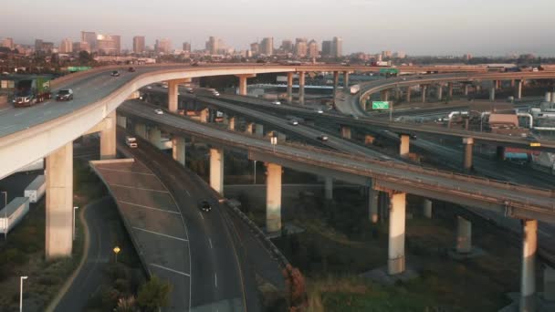 美国城市交通背景4K空中，风景秀丽繁忙的高速公路美国 — 图库视频影像