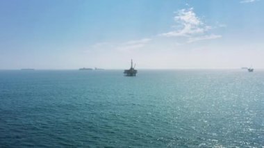 Açık deniz petrol ve gaz inşaat platformu, California 4K