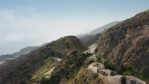 Exotique exclusive voitures de course de luxe par route serpentine de montagne sinueuse, États-Unis — Video