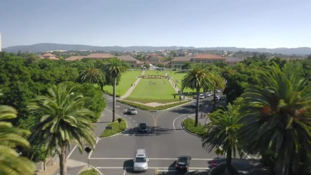 A Stanford Egyetem campus fotózása Palo Alto-ban, Kalifornia, USA 4K — Stock videók