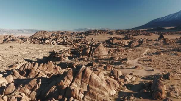 Cinematic panorama scenic rounded shaped red stones with blue sky above, USA 4K — Stock Video