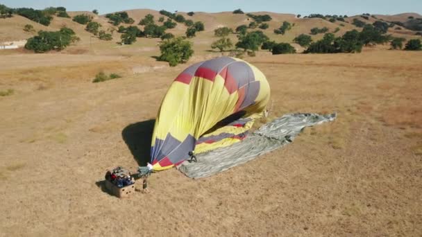 Deflated hot air balloon after flight on summer sunny holiday day, USA anerial — Stock video