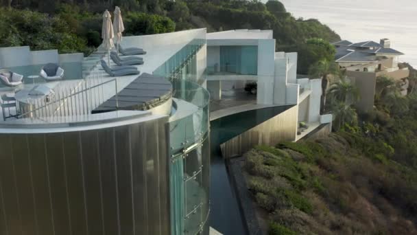 Zavřít moderní styl architektura skleněný beton budova La Jolla — Stock video