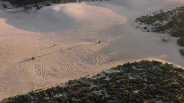 Imagens de drones das dunas onduladas sob areia, formando um ambiente extremo severo — Vídeo de Stock
