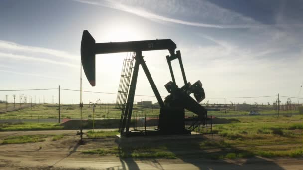 Fossile Ölförderstätte, Konzept der Ölgasindustrie mit Kopierraum-Hintergrund — Stockvideo
