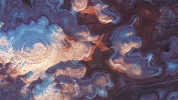 4Kトップダウン抽象的な波状の白、赤と紫のパターン砂岩砂漠｜USA — ストック動画