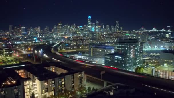 Panorama épico de hiperlapso aéreo del cinemático centro de San Francisco por la noche 4K — Vídeos de Stock