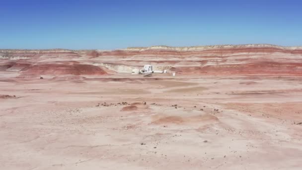 Planeta vermelho Marte em cores alaranjadas vibrantes superfície bonita, estação científica — Vídeo de Stock