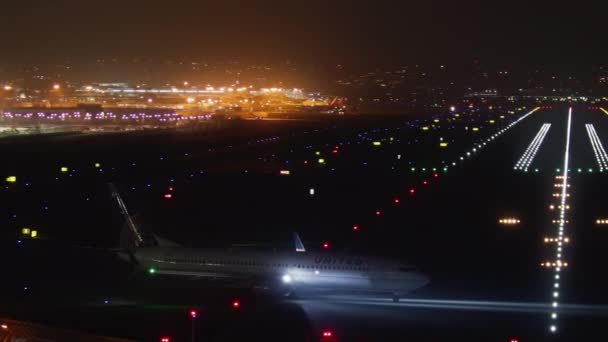 Big passenger aircraft preparing to depart from illuminated runway — стоковое видео