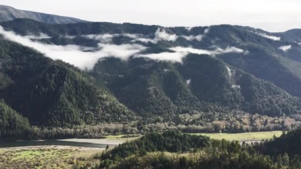 Bela paisagem de natureza rural intocada como vista de cima — Vídeo de Stock