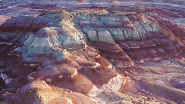 Sunlight glowing on pink purple desert sandstone rock formations wavy pattern 4K — 비디오