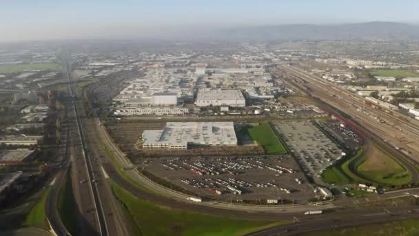 Tesla giga factory parking lot, loading brand new electric vehicles for delivery — Video Stock