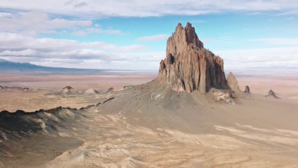 4K nature landscape with mountains on motion background aerial Shiprock USA — 图库视频影像