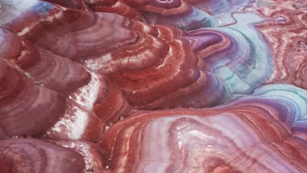 Red, pink and blue painted desert looks like water waves surface background 4K — стоковое видео