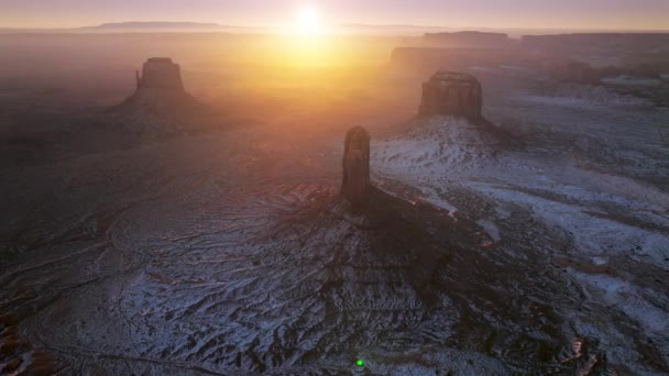 Beautiful sunrise over wild red rocks mountains, winter morning Monument Valley — стокове відео