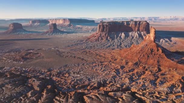 Monument valley Utah USA, Cinematic red desert landscape, rocky sandstone cliffs — стокове відео