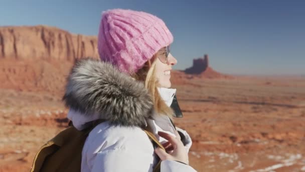 People Freedom Happiness footage, hiker woman with backpack enjoying winter day — Stock Video