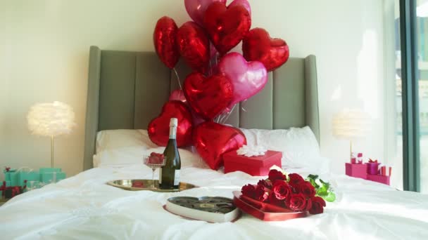 Filmare Lentă Camera Roșie Atmosferă Romantică Camera Elegantă Hotel Lux — Videoclip de stoc