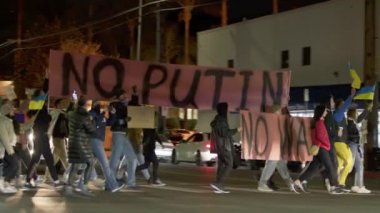 Ukrayna 'da savaş. Birçok Ukrayna ve Rus halkı barışçıl protestolara gitti