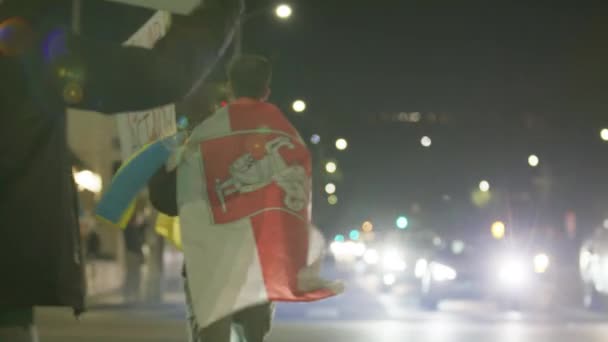 Válka na Ukrajině. Mnoho ukrajinských a ruských lidí šlo na pokojné protesty — Stock video