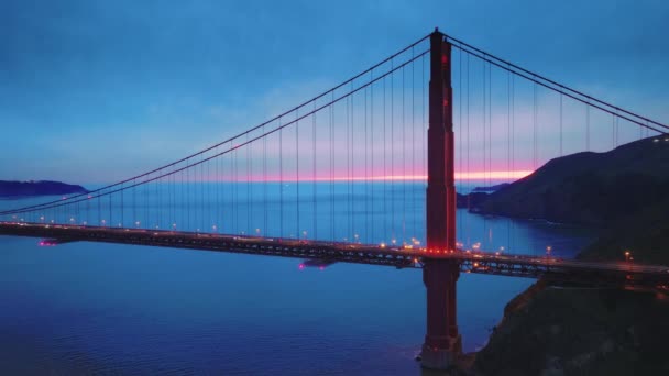 San Francisco Körfezi 'ndeki Golden Gate Köprüsü' nün havadan görüntüsü, ABD, 4K — Stok video