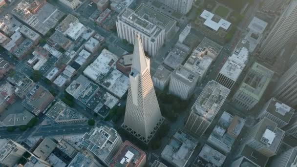 Αεροφωτογραφία της πόλης, κτίρια γραφείων και ουρανοξύστες στο κέντρο του Σαν Φρανσίσκο 4K — Αρχείο Βίντεο