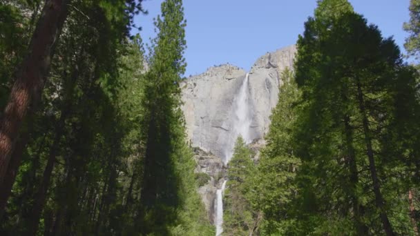 加利福尼亚内华达山脉国家公园，Yosemite Waterfall电影院 — 图库视频影像