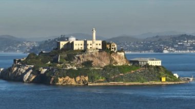 Taşlı manzaranın ve şehrin doğal güzellikleriyle çevrili ikonik bir yer.