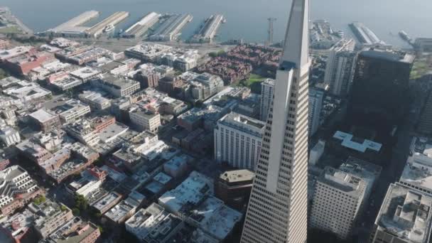 Modern iş ve konut mimarisi ile güzel şehir manzarası — Stok video