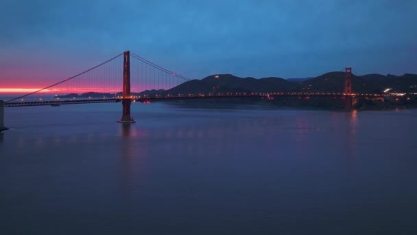 Imágenes aéreas 4K paisaje escénico de fondo, Cinematic Golden Gate Bridge USA — Vídeos de Stock