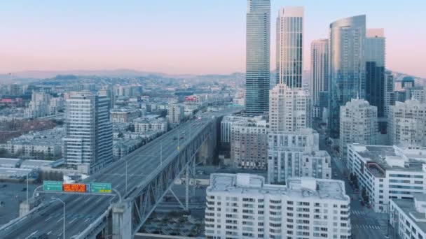 Aerial panorama of Embarcadero and Financial District skyscraper buildings 4K US — стоковое видео