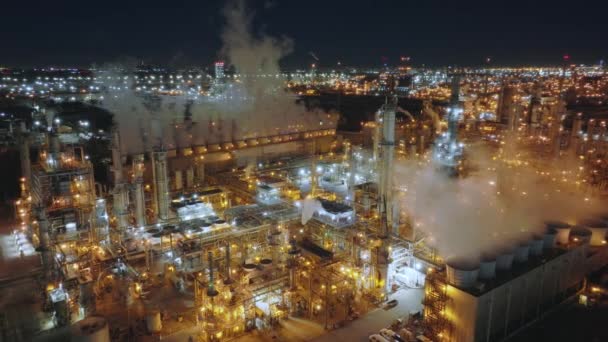 Imágenes aéreas de las emisiones contaminantes del aire de las chimeneas — Vídeo de stock